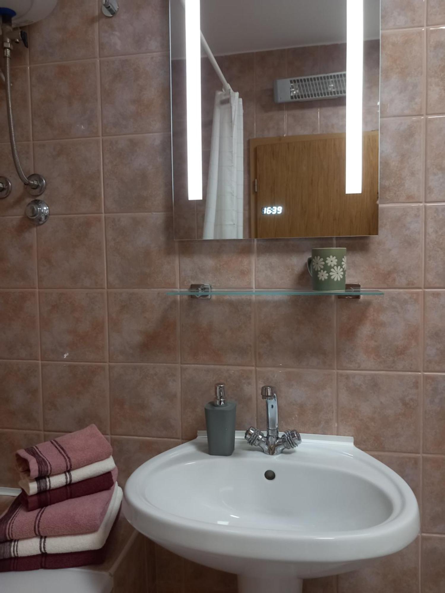 Apartment Harmony - Pleasant And Comfortable Place With A Balcony And A Secured Garage Split Exterior photo