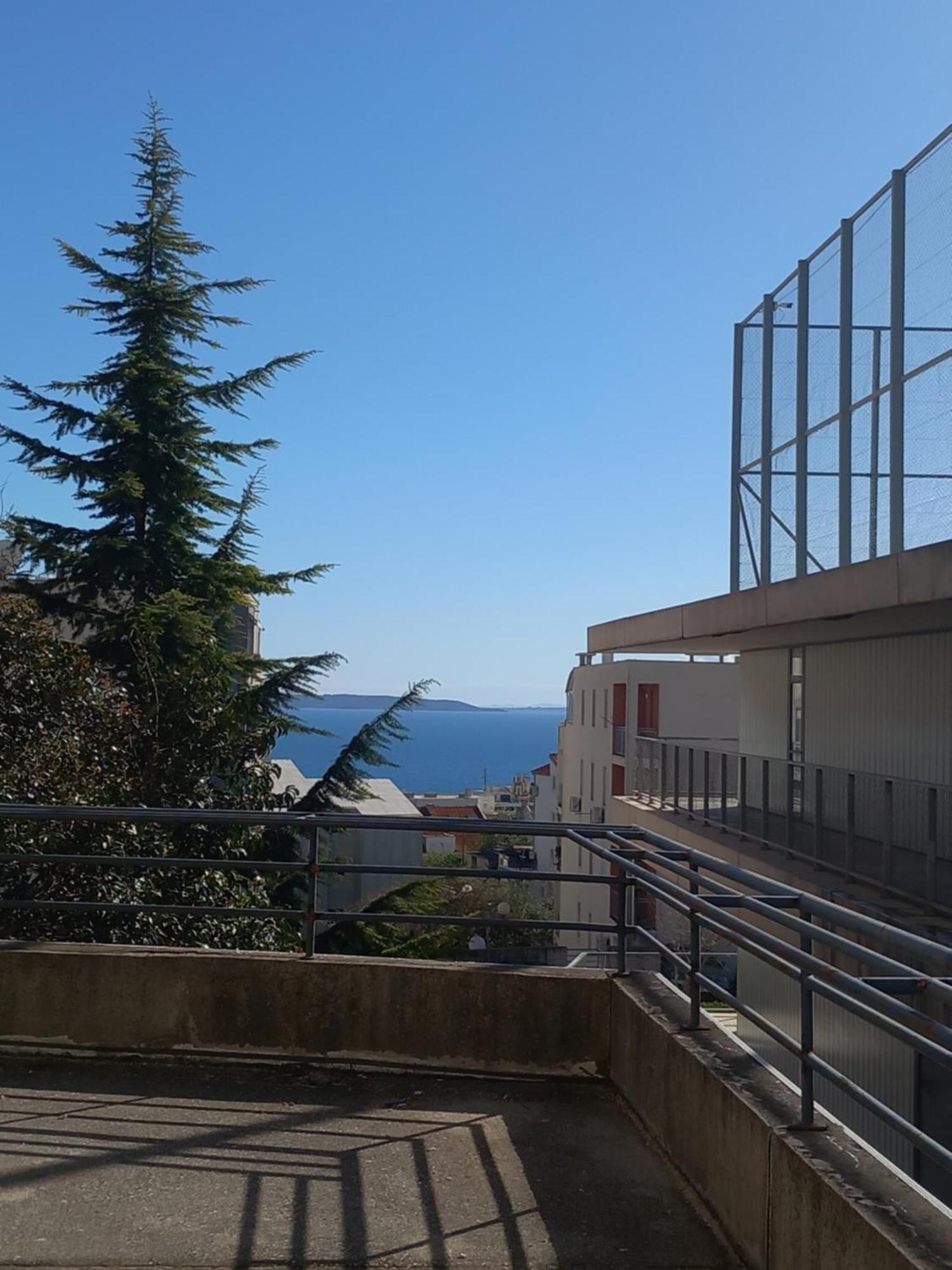 Apartment Harmony - Pleasant And Comfortable Place With A Balcony And A Secured Garage Split Exterior photo